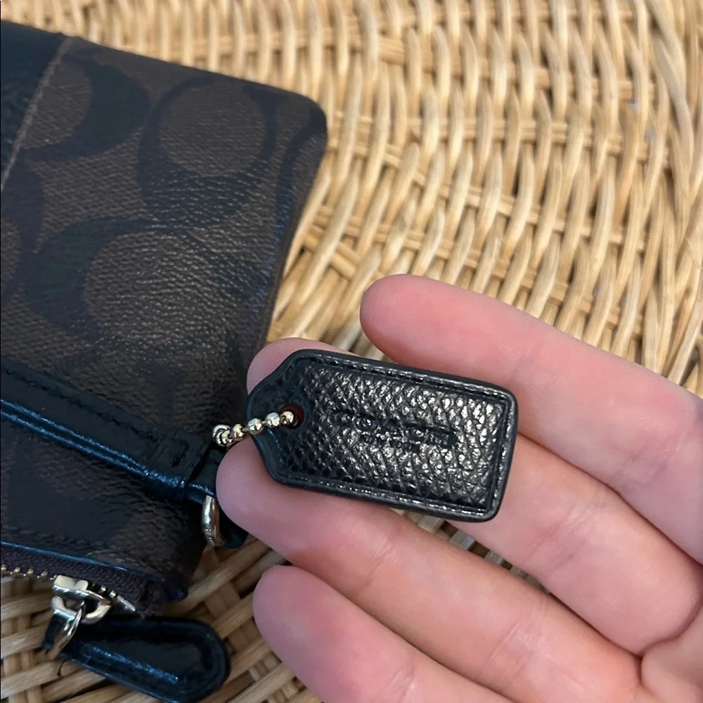 Coach‎ Black Signature Corner Zip Wristlet Brown Black